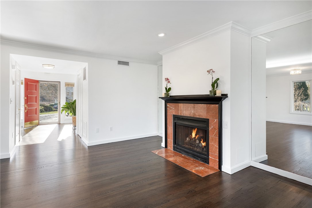 15 Hammersmith Road, Unit 31A Newport, RI 02840 - Photo 13 of 42 Gas fireplace