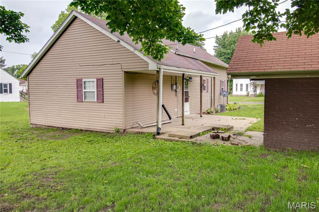821 Locust Carrollton, IL 62016 - Photo 16 of 17