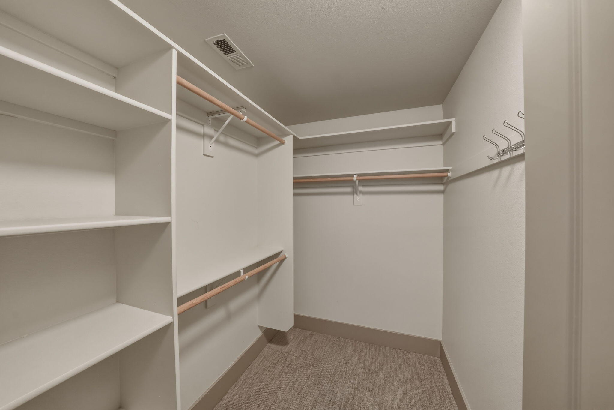 240 Northwest Skyliner Summit Loop Bend, OR 97703 - Photo 62 of 77 JUNIOR SUITE #3 CLOSET