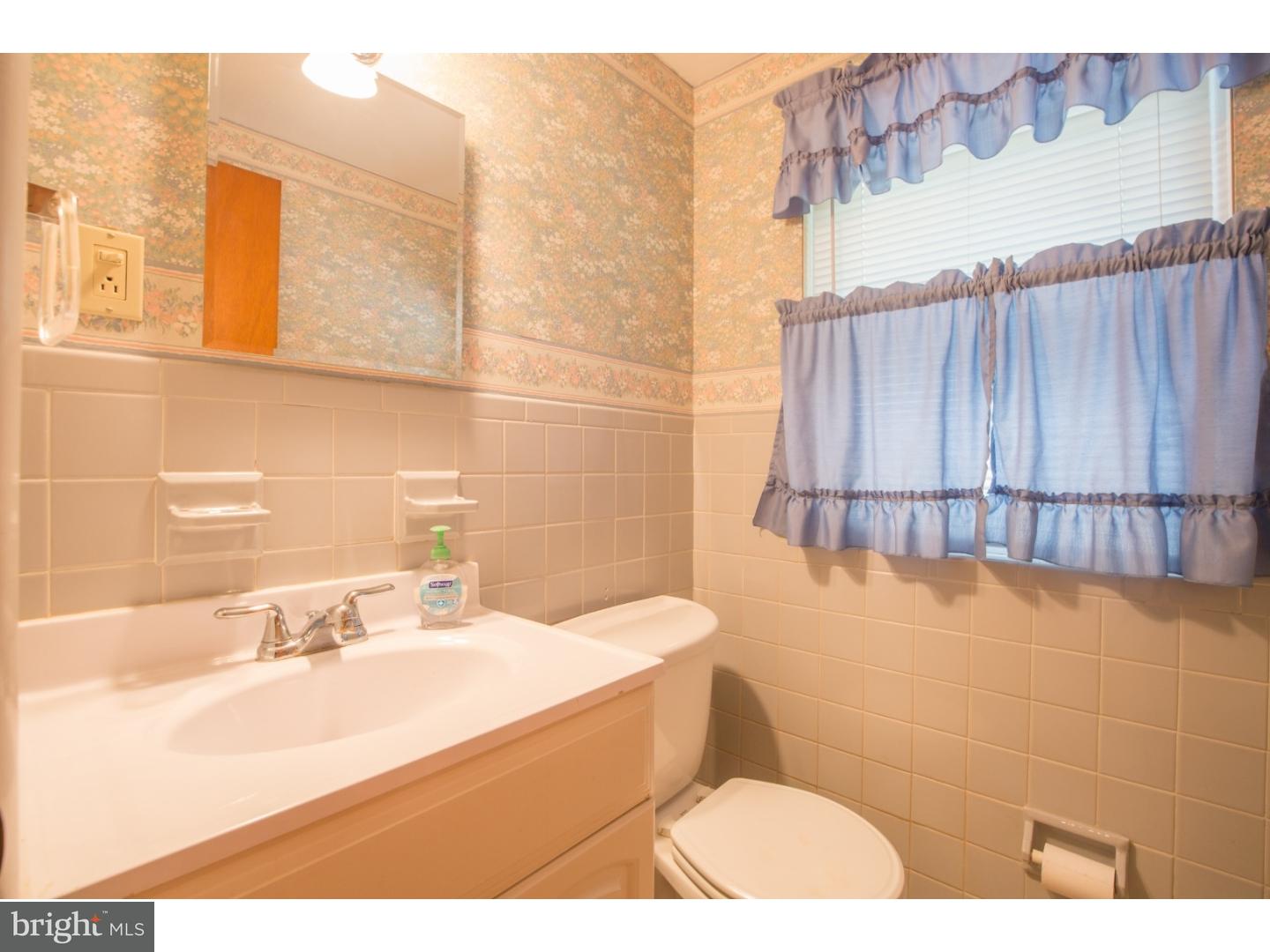 2580 Exton Road Hatboro, PA 19040 - Photo 15 of 22 Bathroom