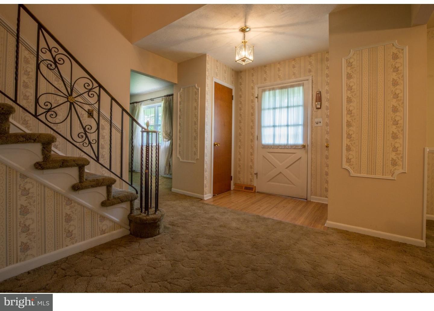 2580 Exton Road Hatboro, PA 19040 - Photo 6 of 22 Foyer