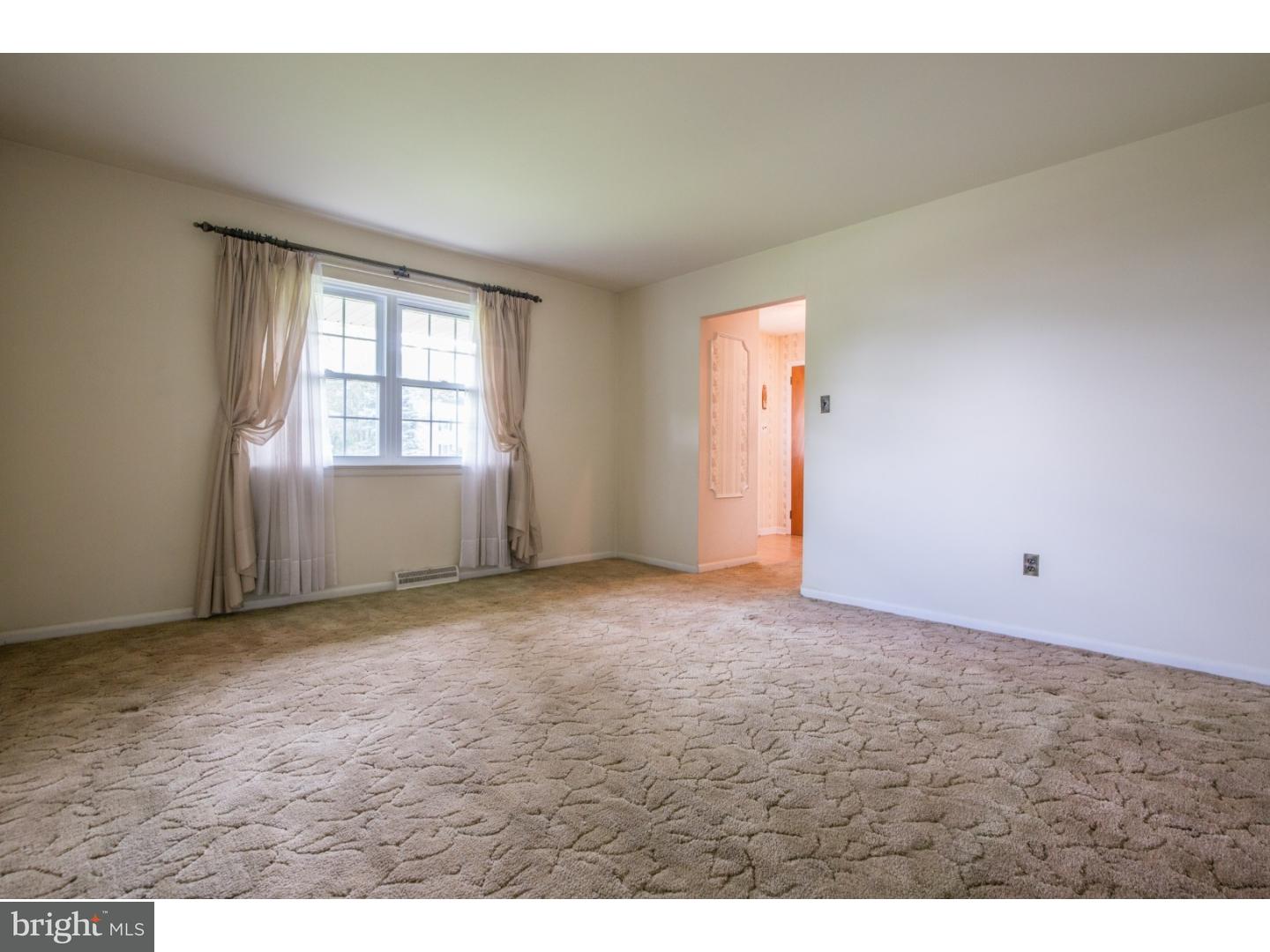 2580 Exton Road Hatboro, PA 19040 - Photo 7 of 22 Living Room