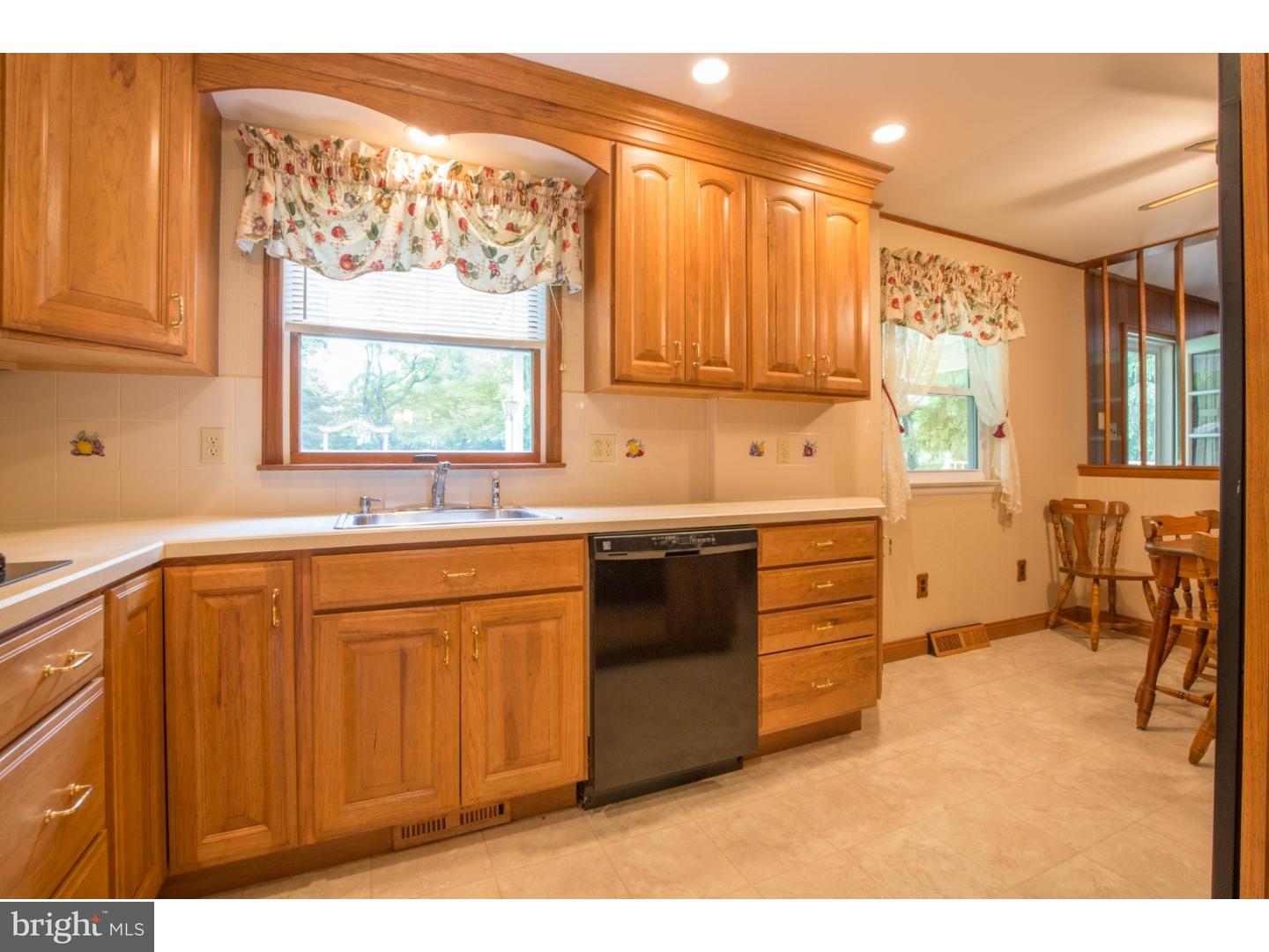 2580 Exton Road Hatboro, PA 19040 - Photo 10 of 22 Kitchen