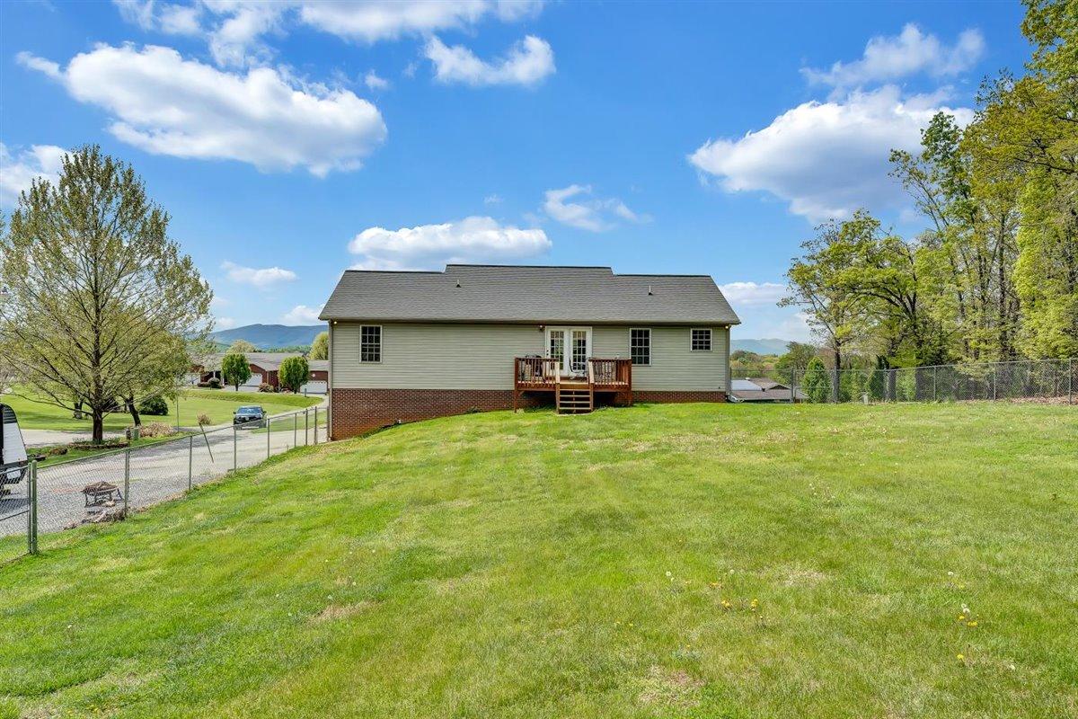 2372 Feather Road Vinton, VA 24179 - Photo 4 of 33 yard