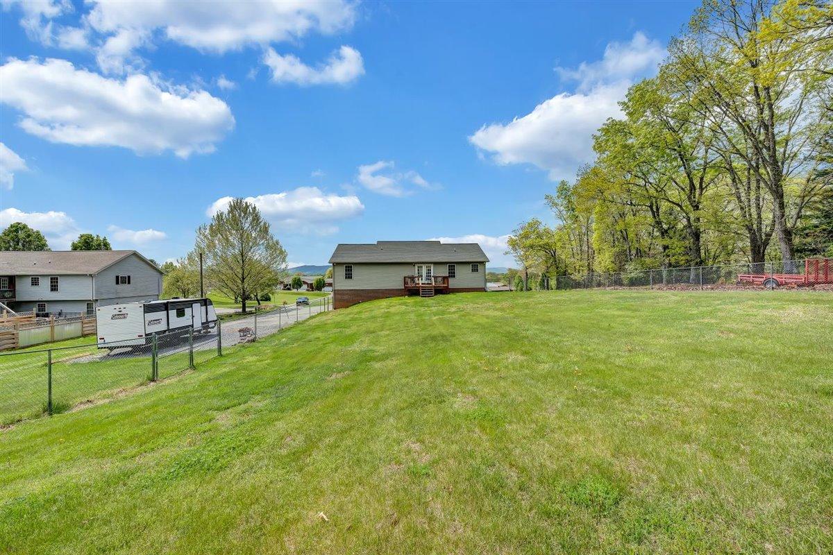 2372 Feather Road Vinton, VA 24179 - Photo 5 of 33 yard