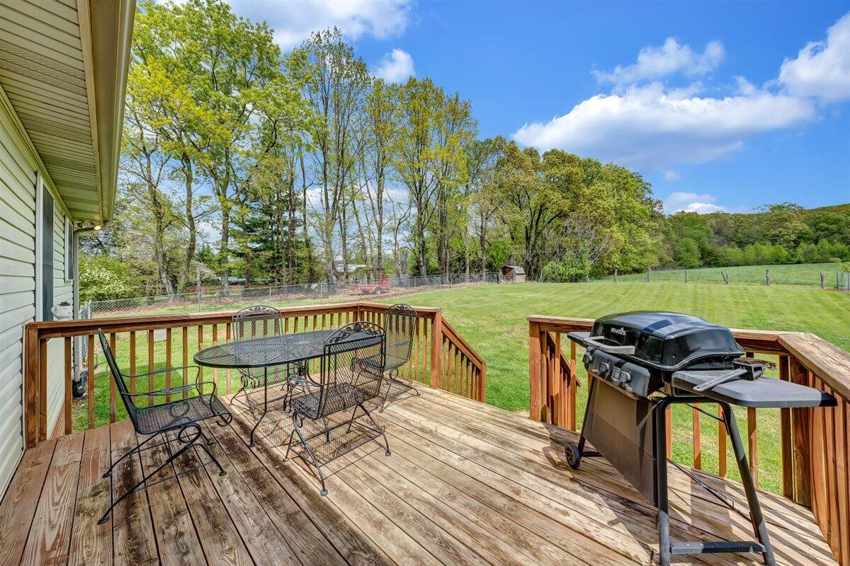 2372 Feather Road Vinton, VA 24179 - Photo 7 of 33 deck