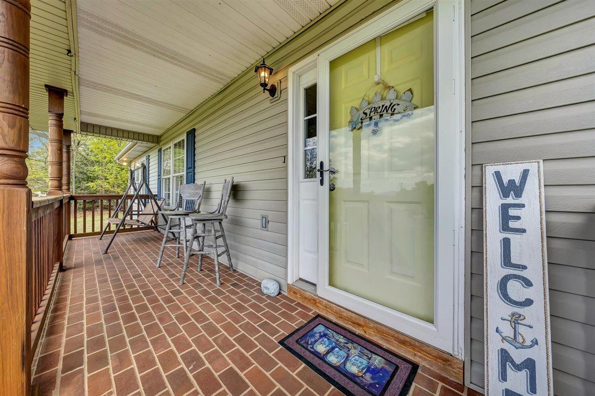 2372 Feather Road Vinton, VA 24179 - Photo 9 of 33 front porch