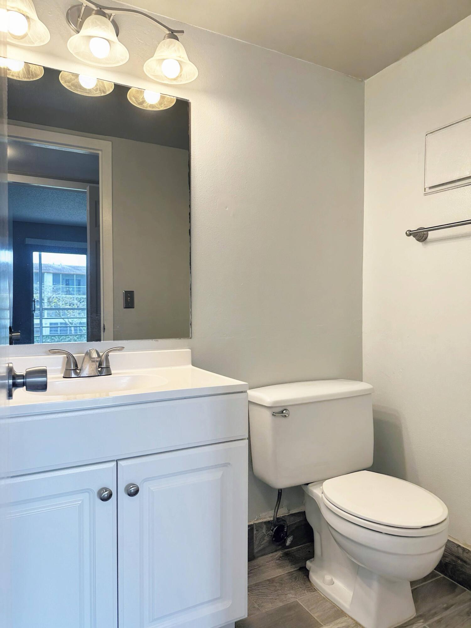 144 Mansfield D, Unit D Boca Raton, FL 33434 - Photo 8 of 14 Half Bath