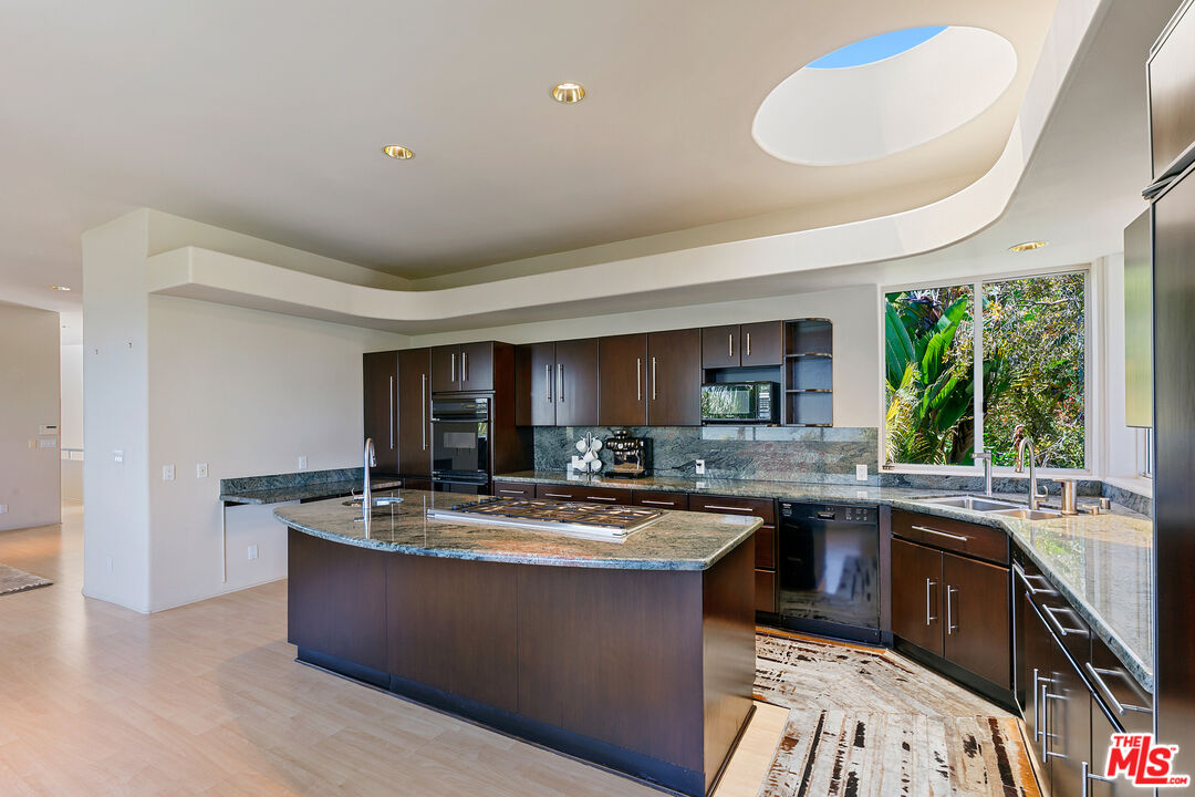 28177 Rey De Copas Lane Malibu, CA 90265 - Photo 33 of 36