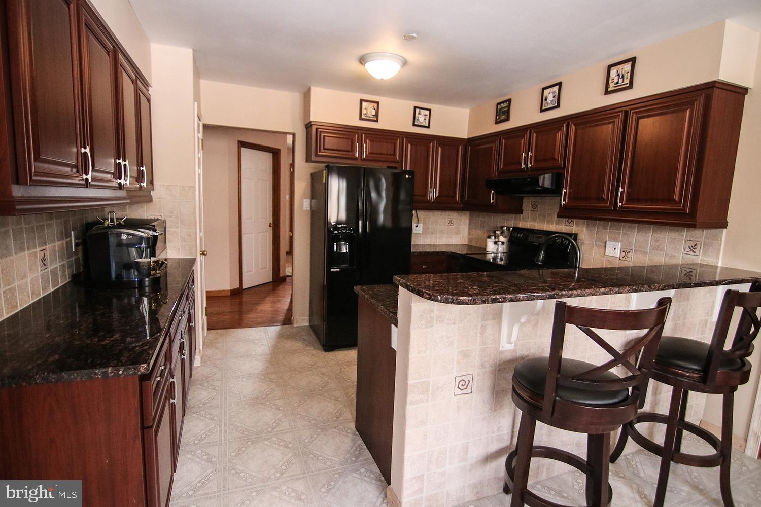 852 Valley Road Warrington, PA 18976 - Photo 4 of 41 Gallery Image 4