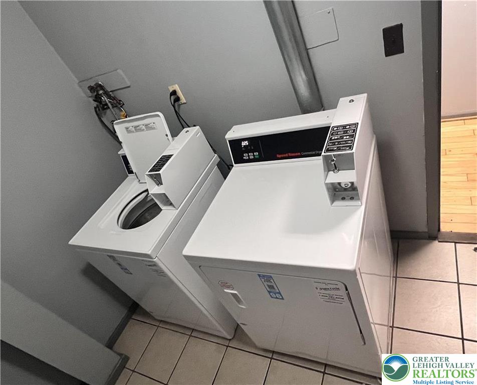 272 St John Street, Unit 5 Easton, PA 18042 - Photo 8 of 9 a utility room with dryer and washer