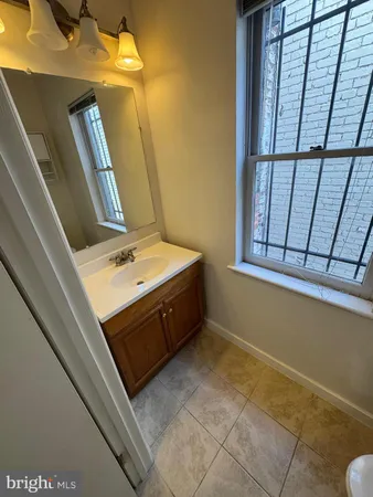 $3,000 | 526 8th Street Northeast, Unit 1, Washington, DC 20002