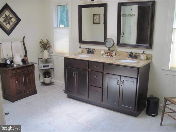 2465 Hillcrest Road Quakertown, PA 18951 - Photo 19 of 25 Bathroom