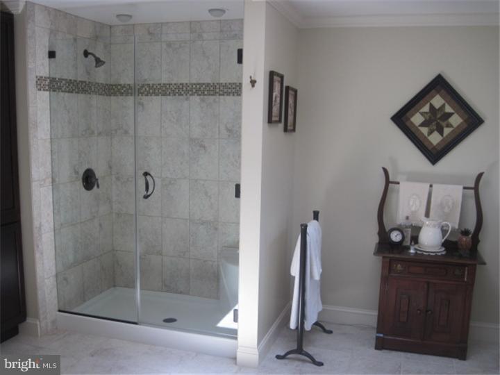 2465 Hillcrest Road Quakertown, PA 18951 - Photo 20 of 25 Bathroom