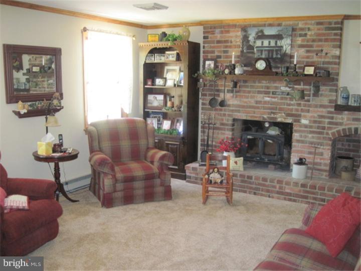 2465 Hillcrest Road Quakertown, PA 18951 - Photo 9 of 25 Living Room