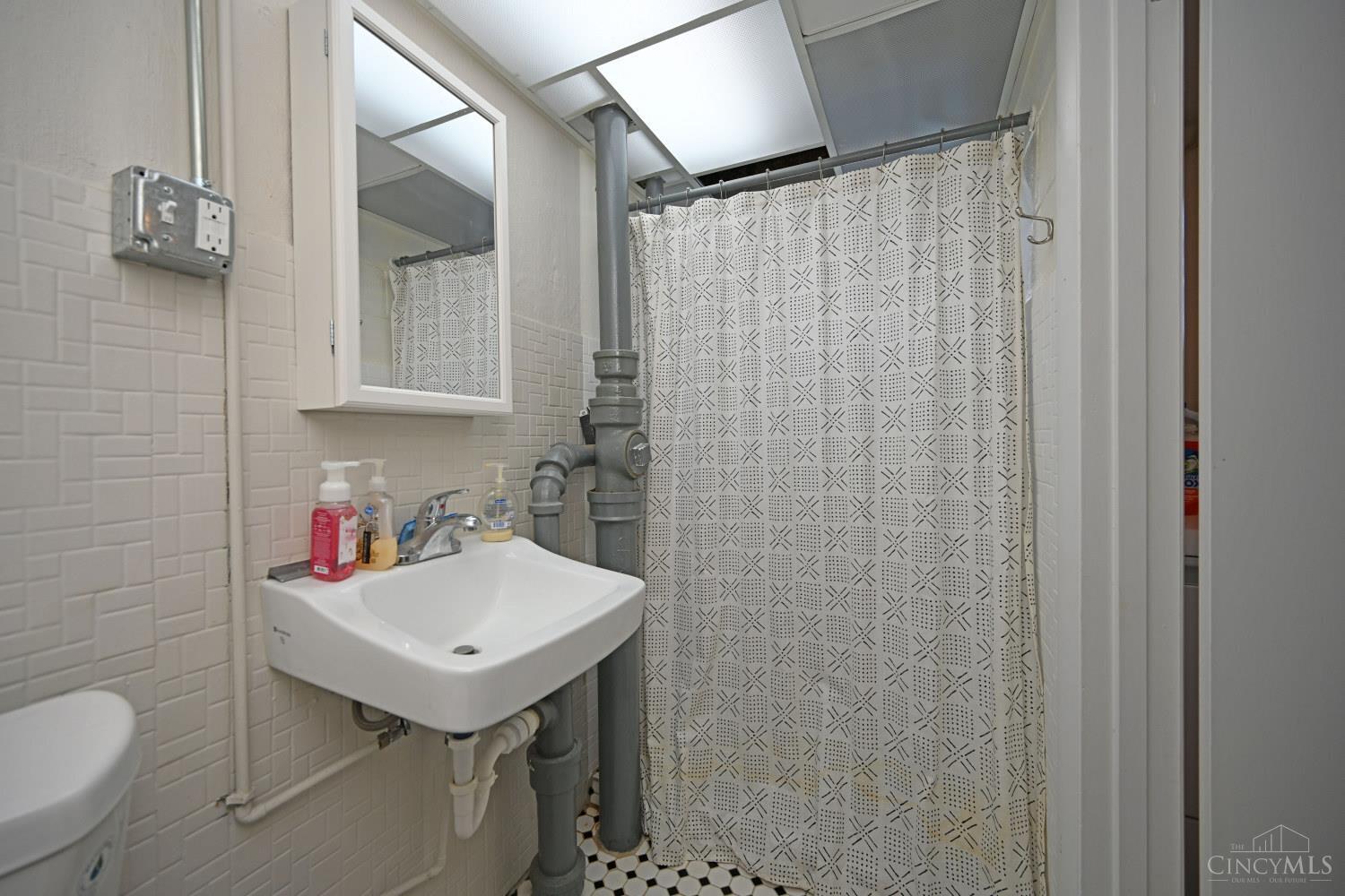 1337 Voll Road Cincinnati, OH 45230 - Photo 33 of 40 Gallery Image 33
