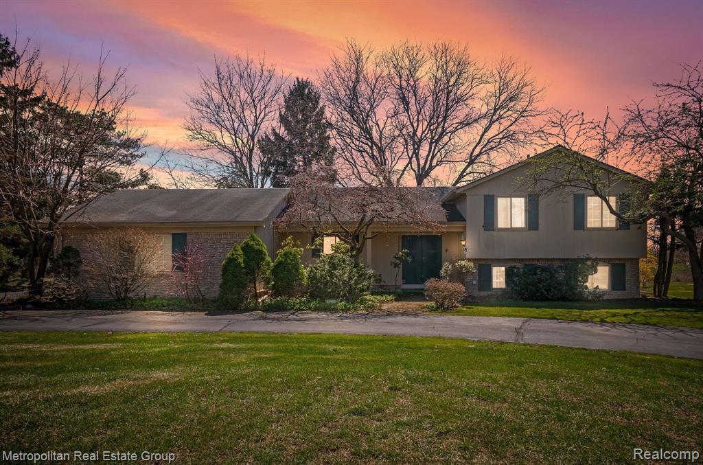 29607 High Valley Road Farmington Hills, MI 48331 - Photo 1 of 27