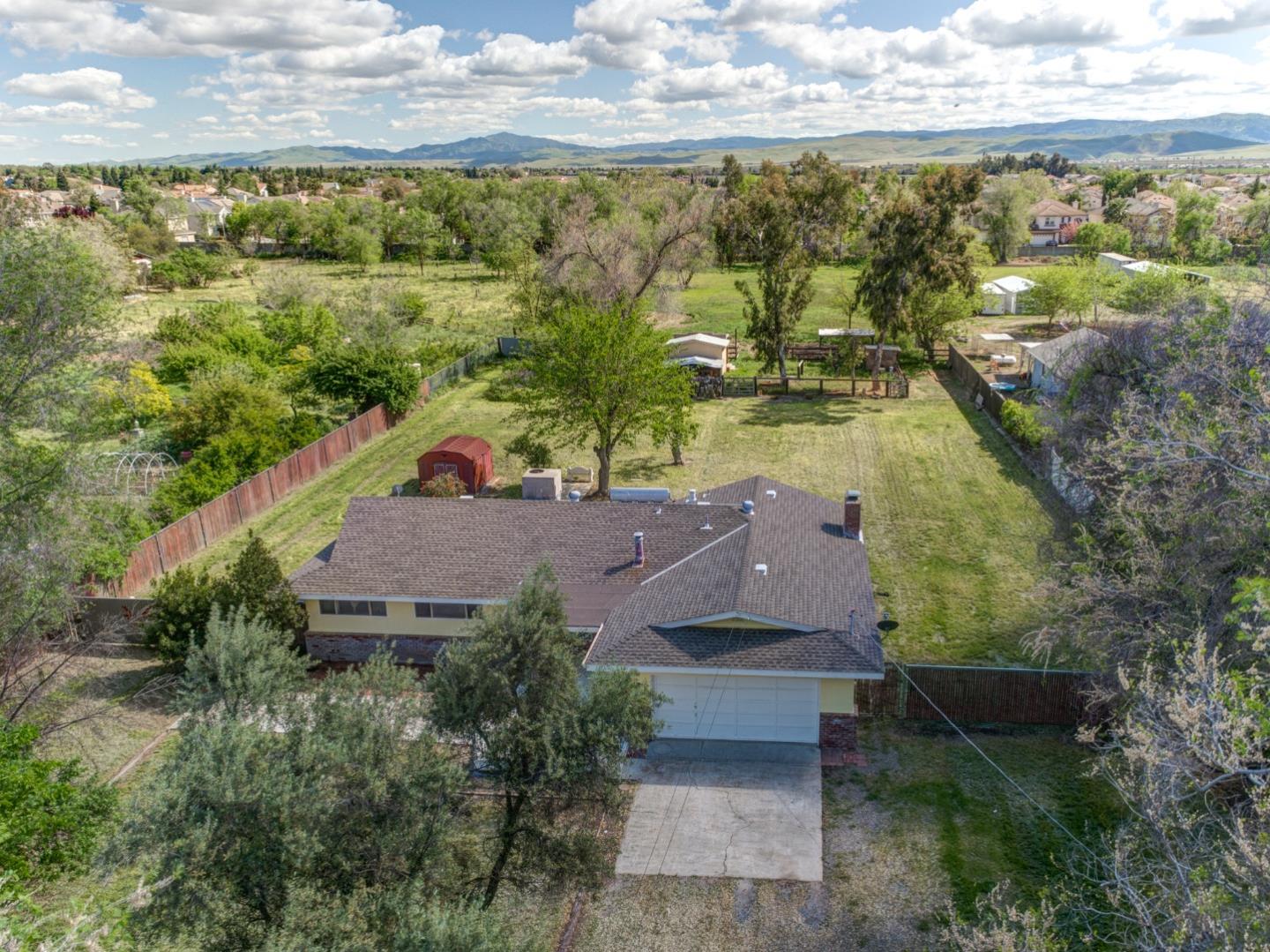 11630 Mountain View Road Tracy, CA 95376 - Photo 2 of 32 Gallery Image 2