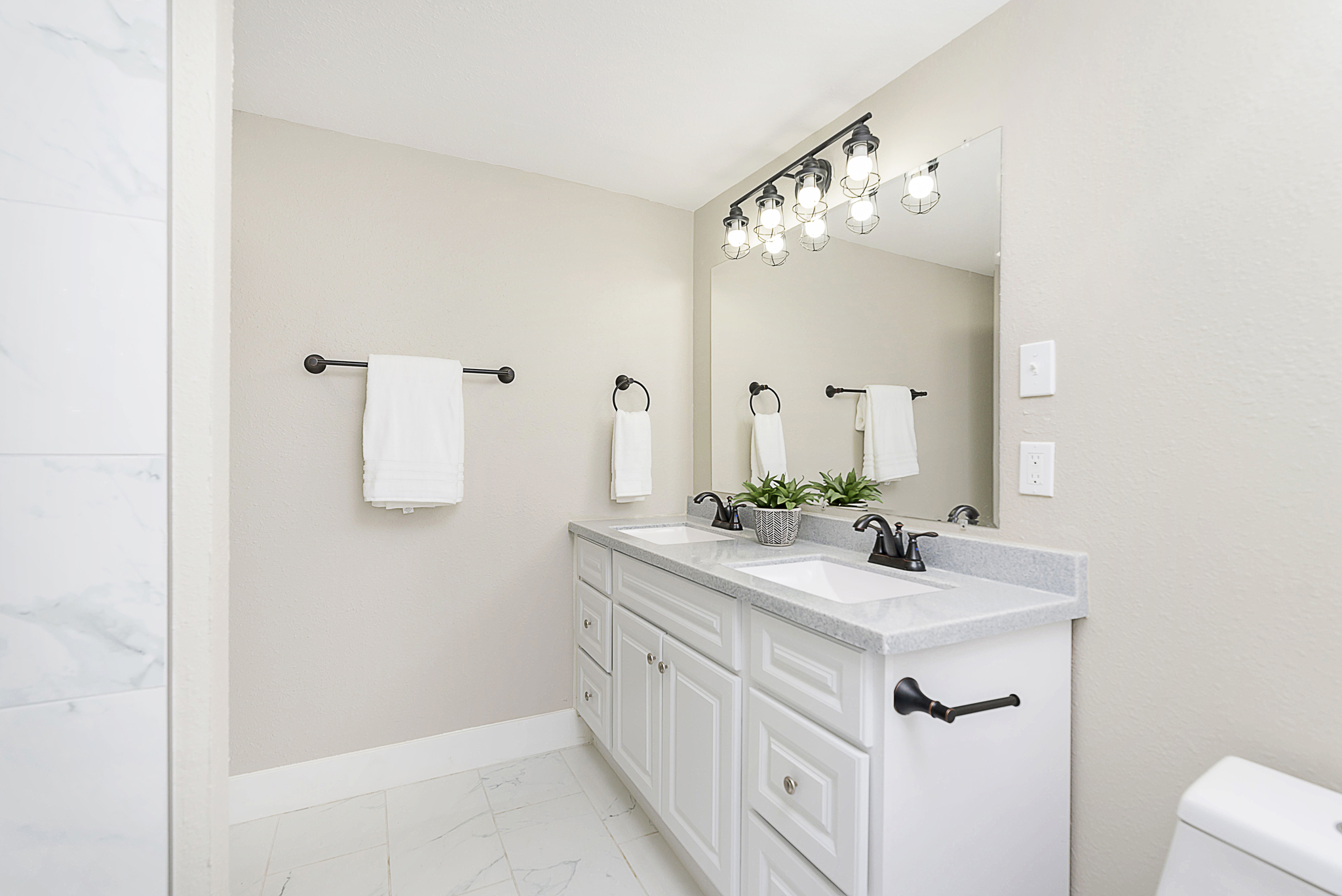 5157 Clarendon Road Indianapolis, IN 46208 - Photo 17 of 35 Gallery Image 17