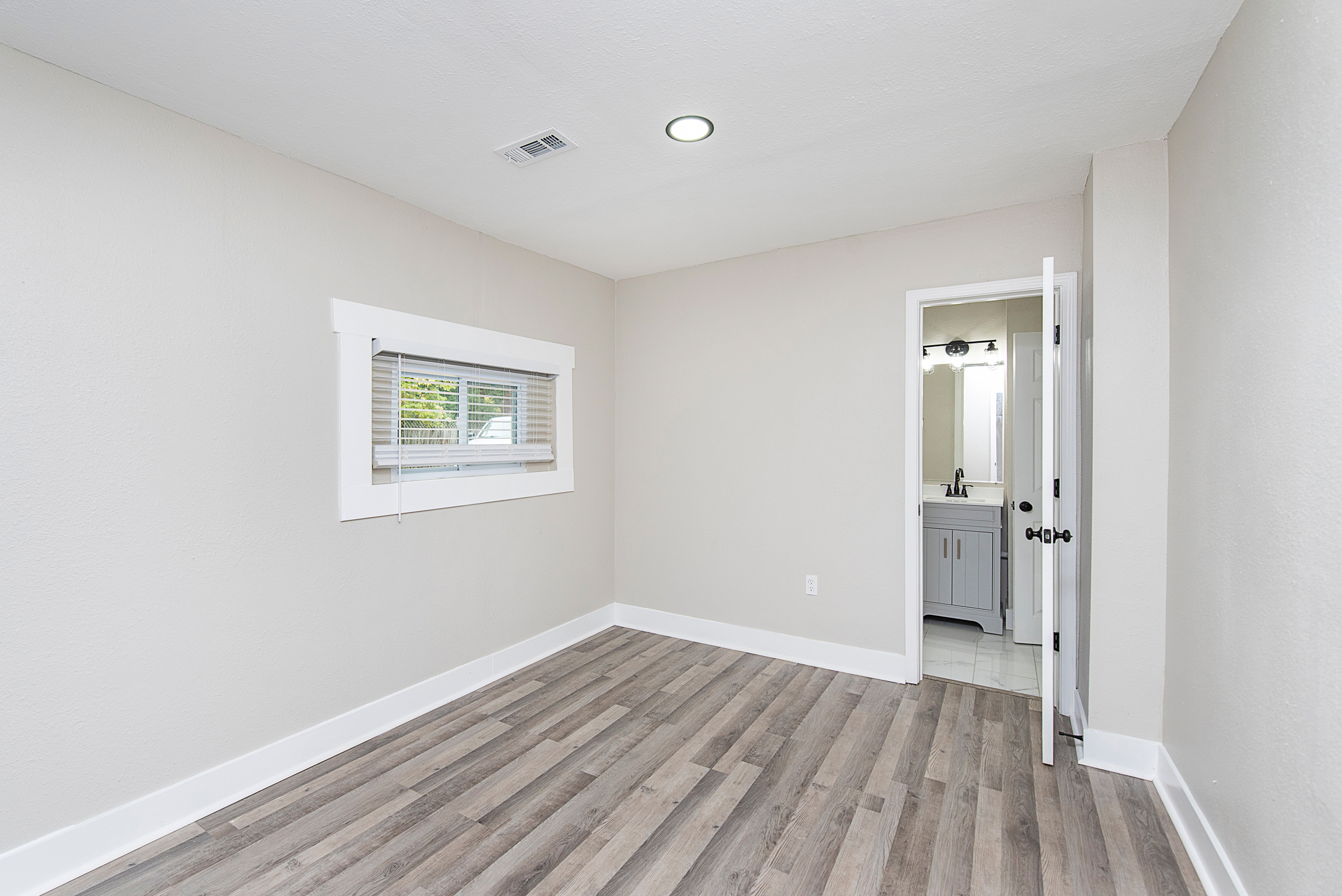 5157 Clarendon Road Indianapolis, IN 46208 - Photo 33 of 35 Gallery Image 33