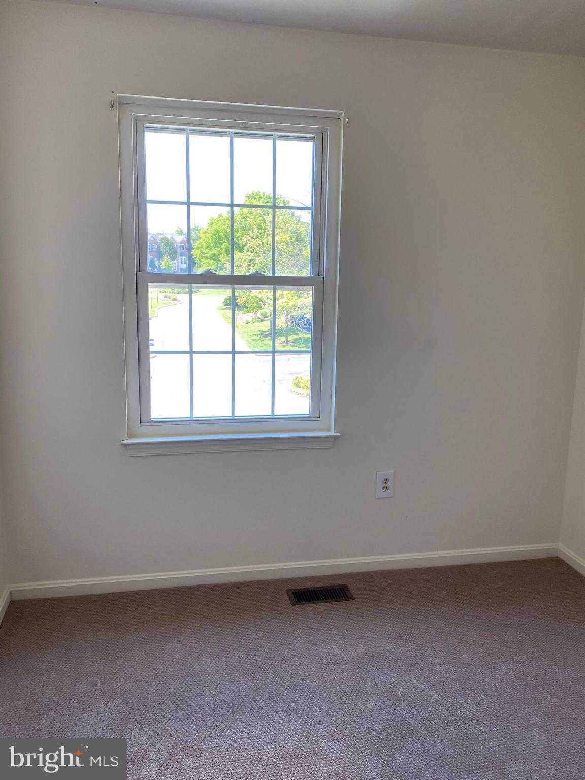 12339 Sandy Point Court Silver Spring, MD 20904 - Photo 11 of 19 an empty room with a window