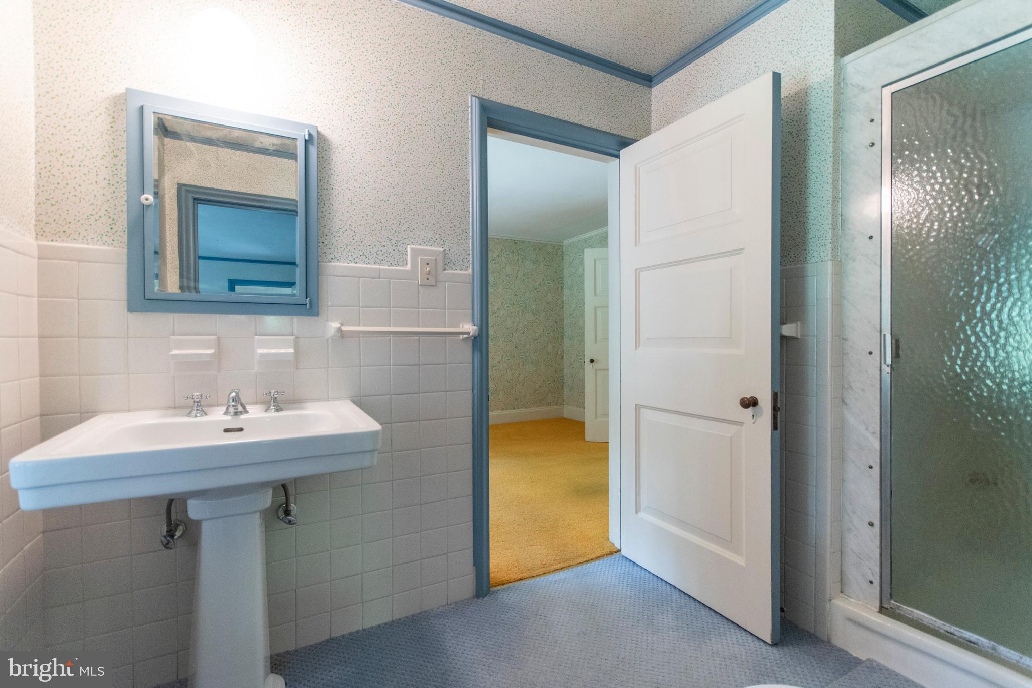 643 Washington Lane Rydal, PA 19046 - Photo 30 of 47 Connecting Bathroom