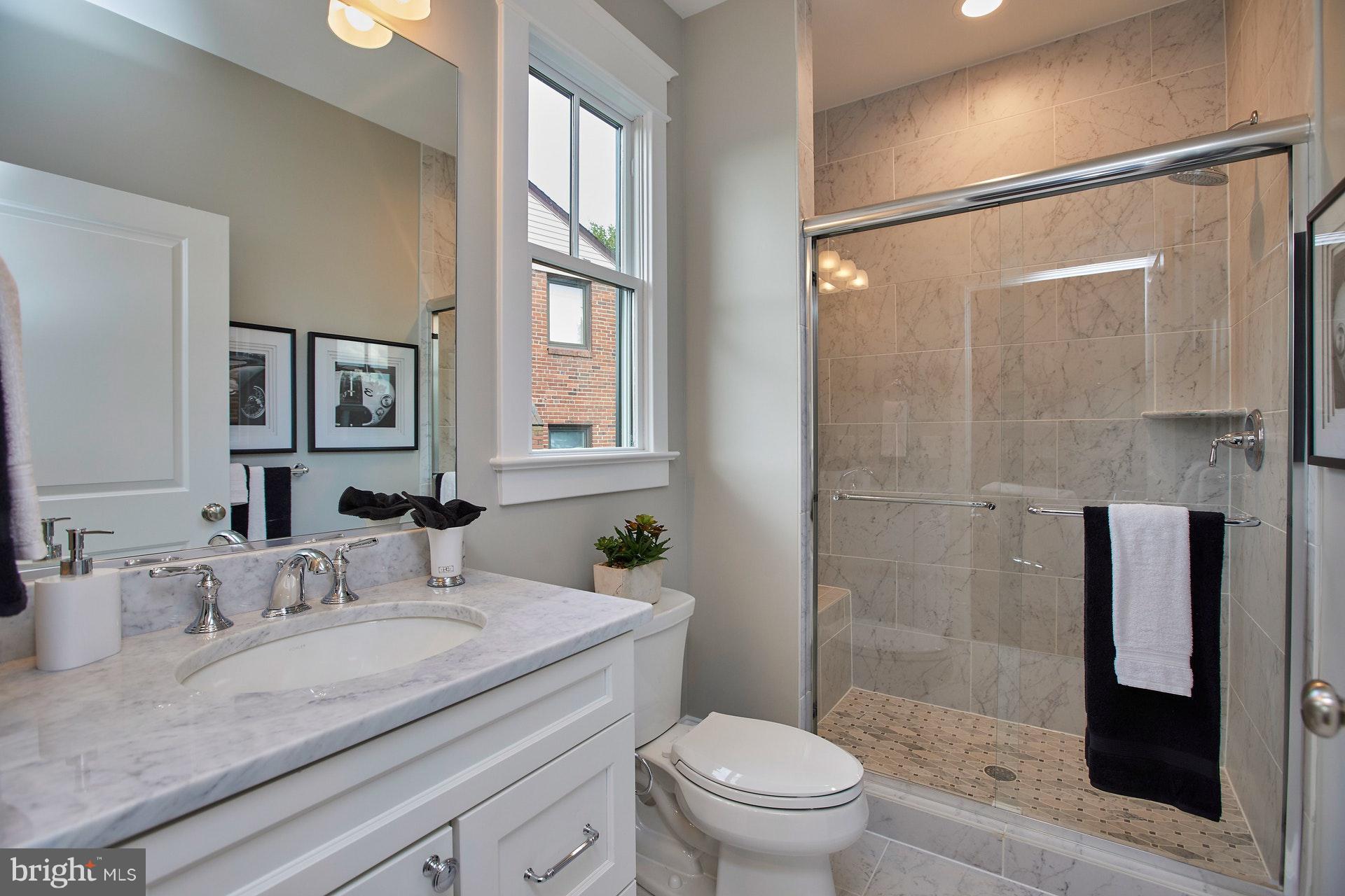 2610 North Quantico Street Arlington, VA 22207 - Photo 12 of 30 Bath