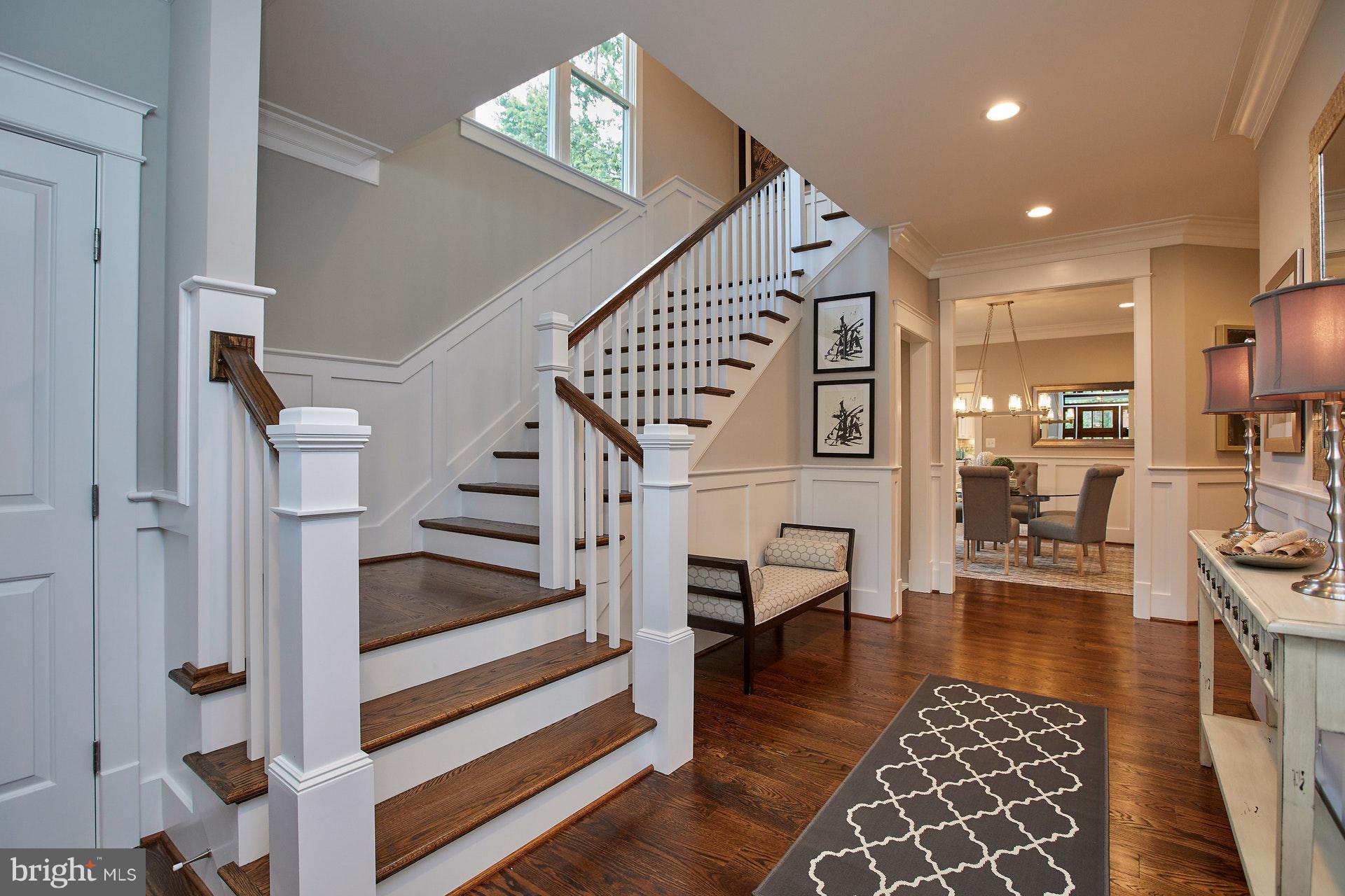 2610 North Quantico Street Arlington, VA 22207 - Photo 3 of 30 Entryway