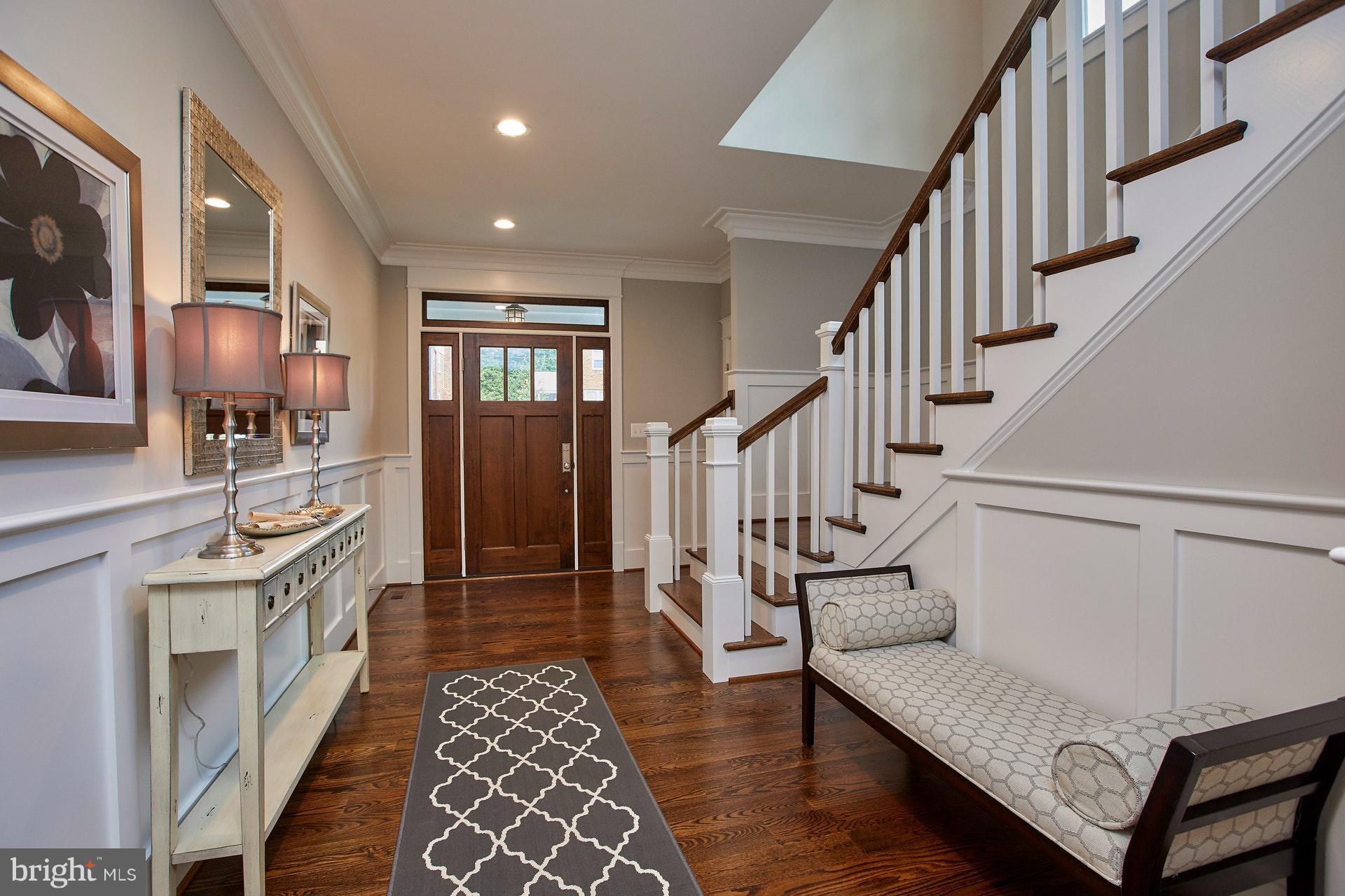 2610 North Quantico Street Arlington, VA 22207 - Photo 4 of 30 Entryway