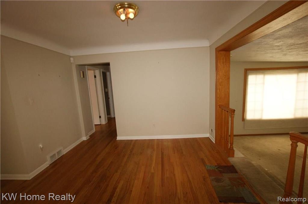 28035 Hawberry Road Farmington Hills, MI 48331 - Photo 13 of 38