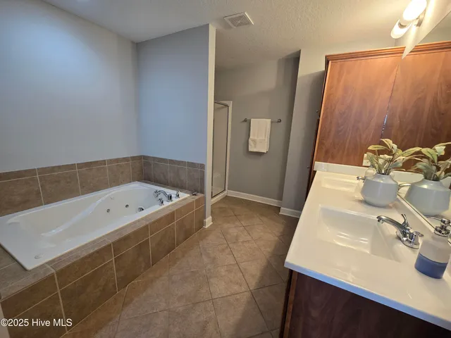 $1,900 | 2041 Cambria Drive, Unit B, Greenville, NC 27834