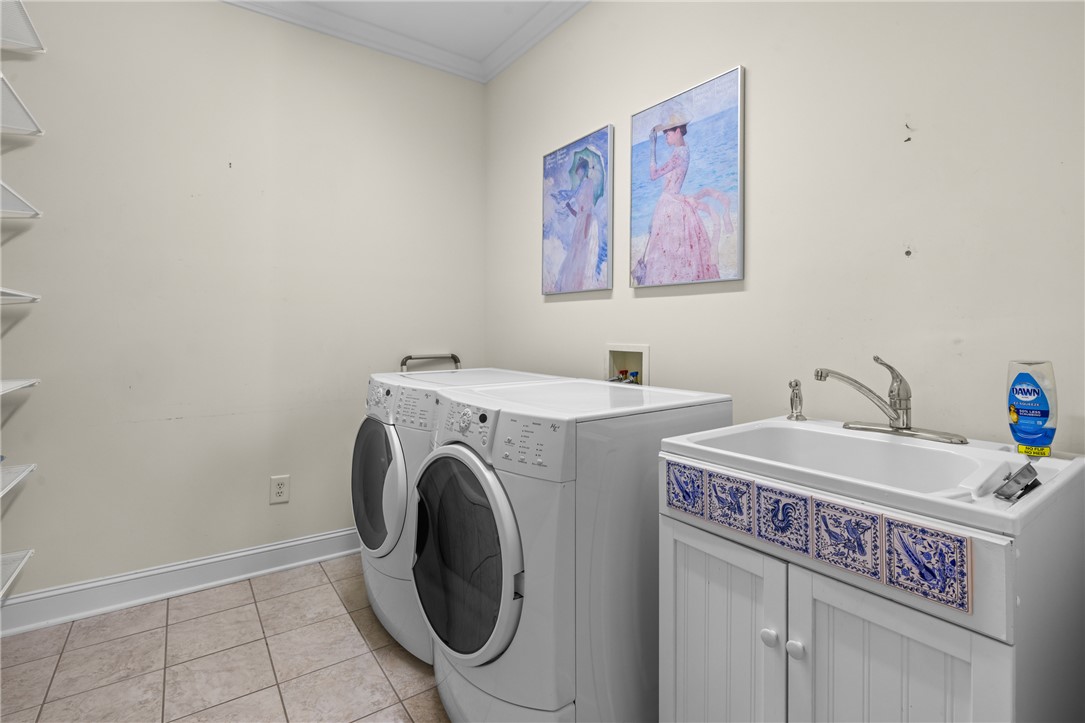 210 Amenity Way Seneca, SC 29672 - Photo 22 of 42 Main level laundry room