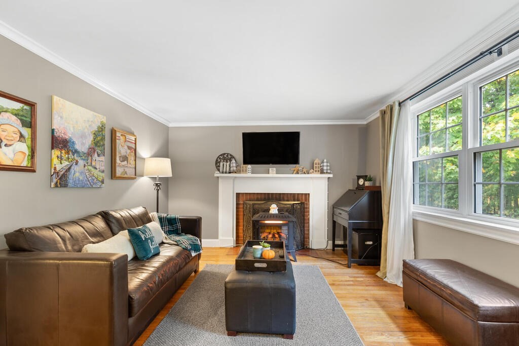 10 Maple Street Hudson, MA 01749 - Photo 8 of 33 Gallery Image 8