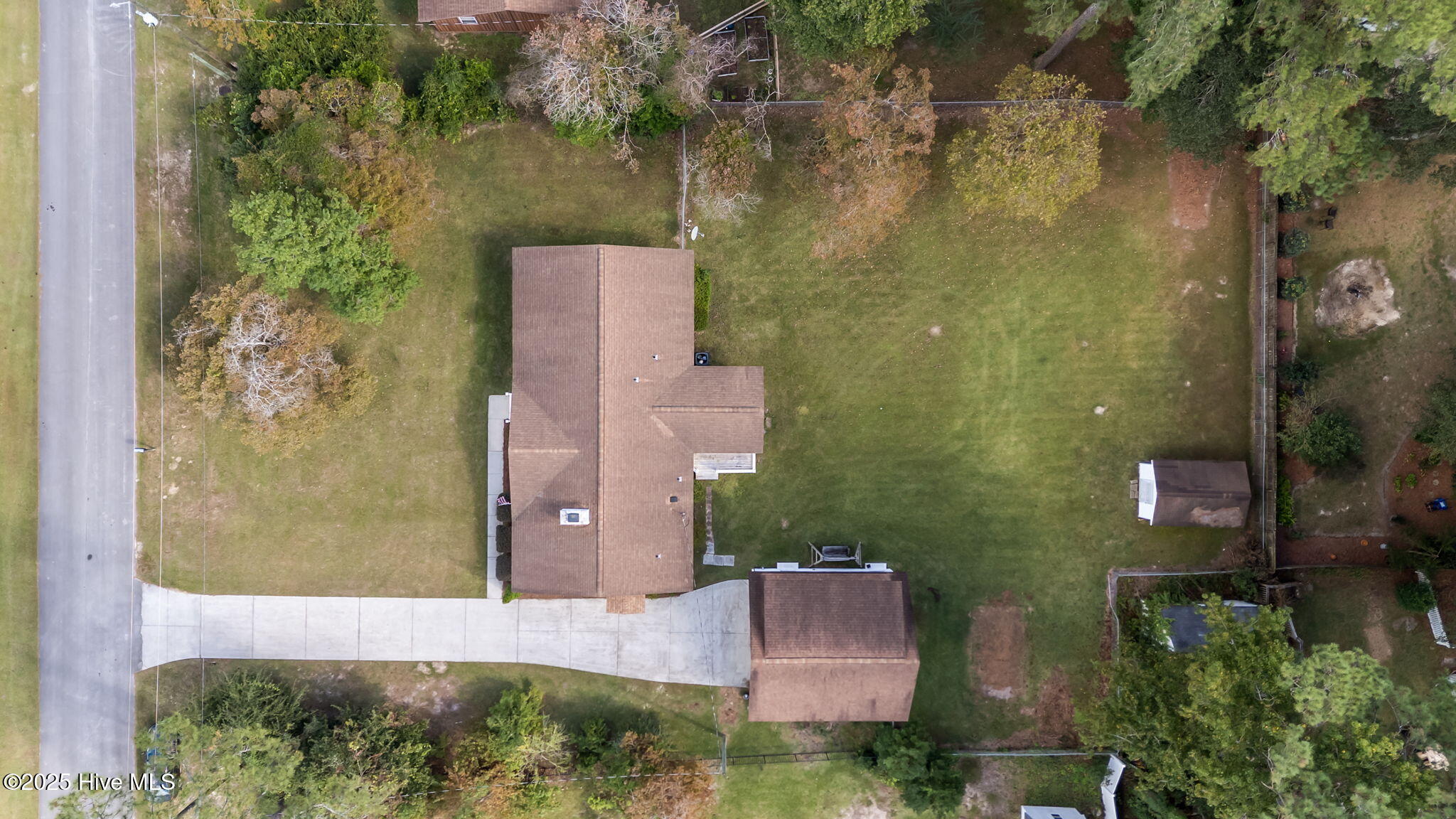 4905 Sandhurst Road Trent Woods, NC 28562 - Photo 6 of 62 17-web-or-mls-DJI_20251006141733_0026_D
