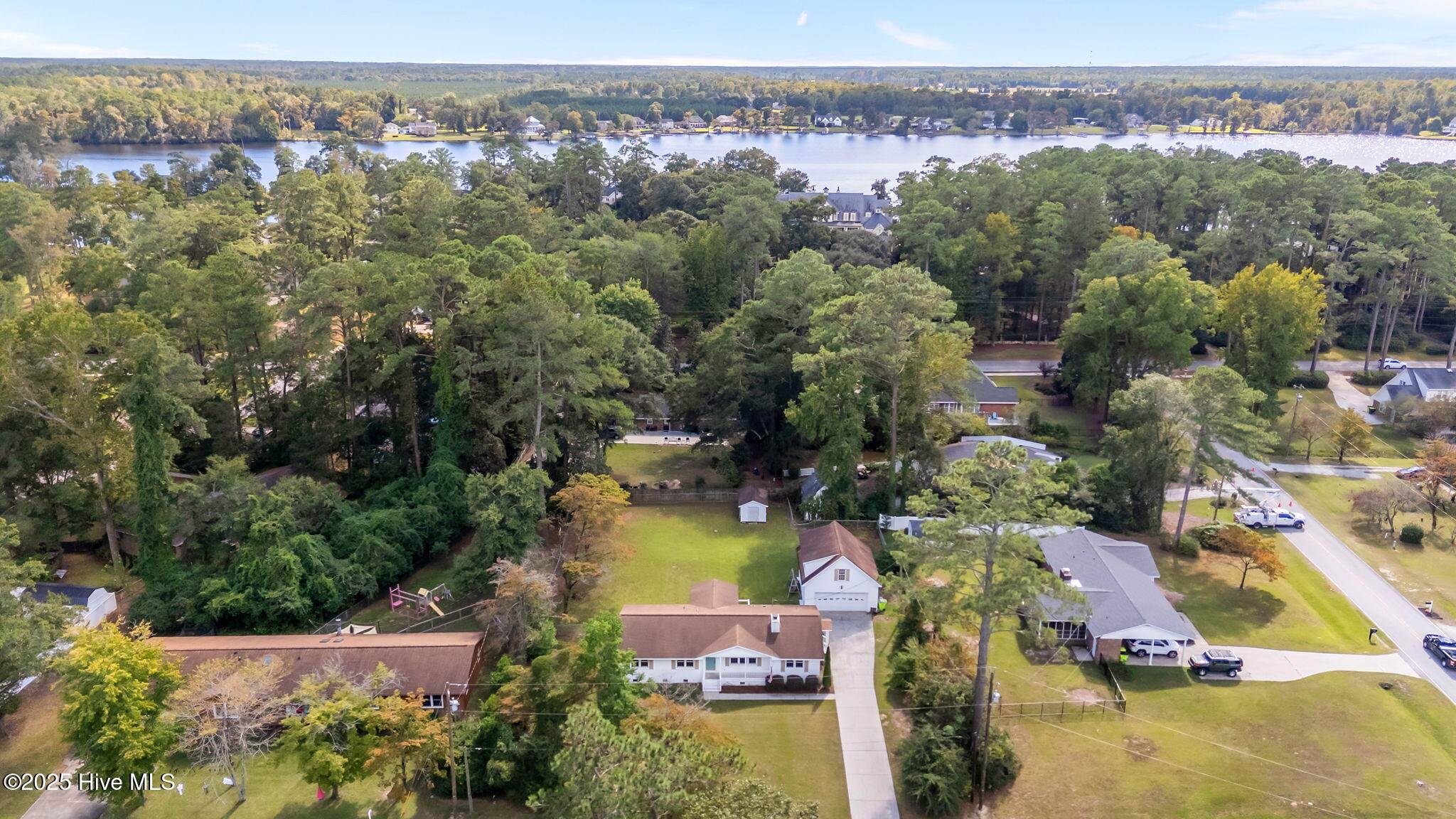 4905 Sandhurst Road Trent Woods, NC 28562 - Photo 7 of 62 20-web-or-mls-DJI_20251006141856_0030_D