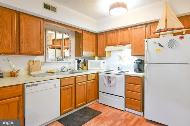 $1,300 | 14300 Jarvis Avenue, Unit A20101, Ocean City, MD 21842