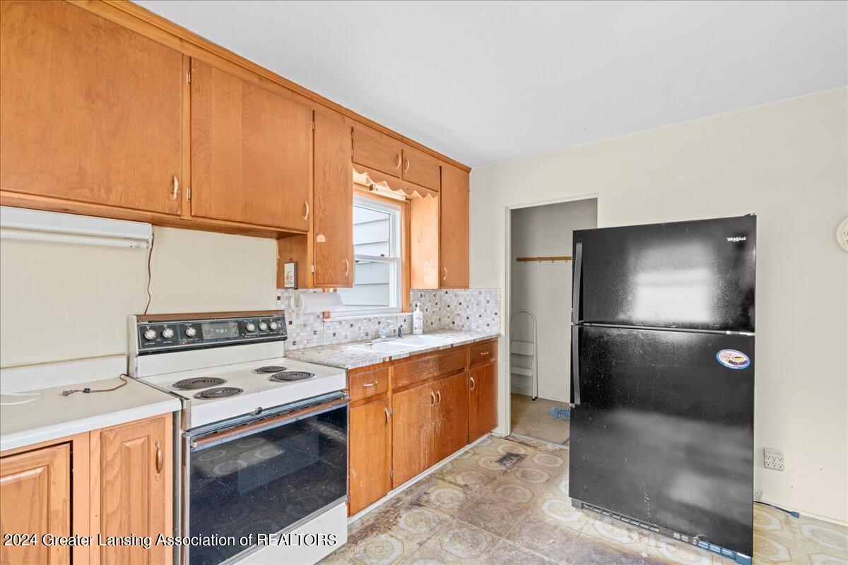 1331 West Miller Road Lansing, MI 48911 - Photo 4 of 15 26-Media Jett - 26
