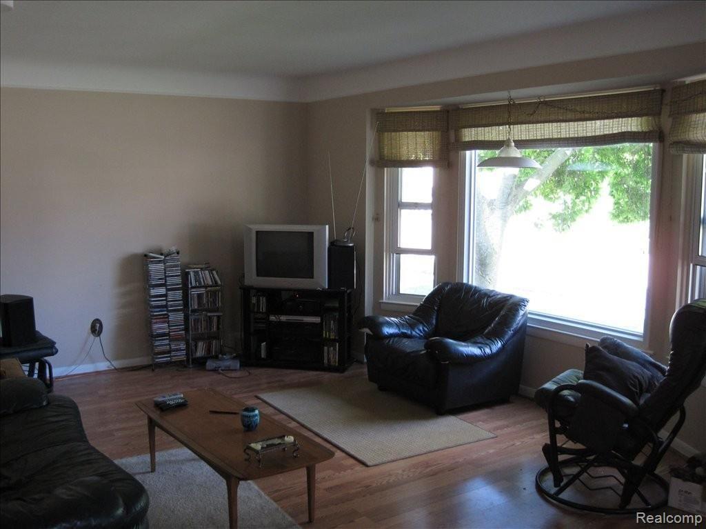 3295 Wakefield Road Berkley, MI 48072 - Photo 6 of 15 Living Room