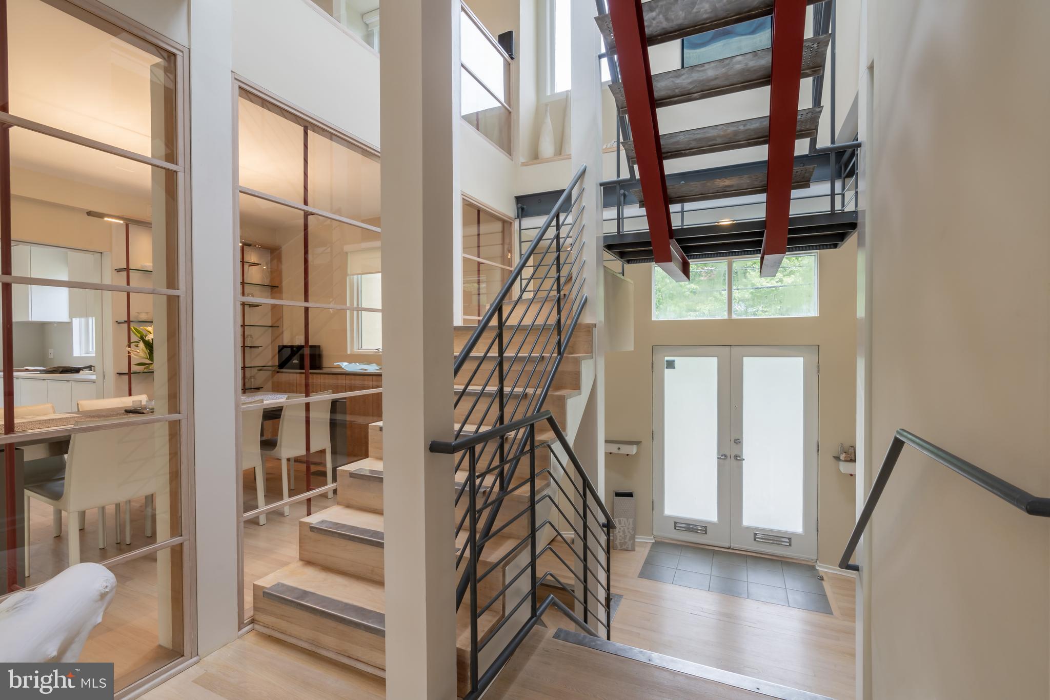 4770 Reservoir Road Northwest Washington, DC 20007 - Photo 23 of 50 Stairs from entry