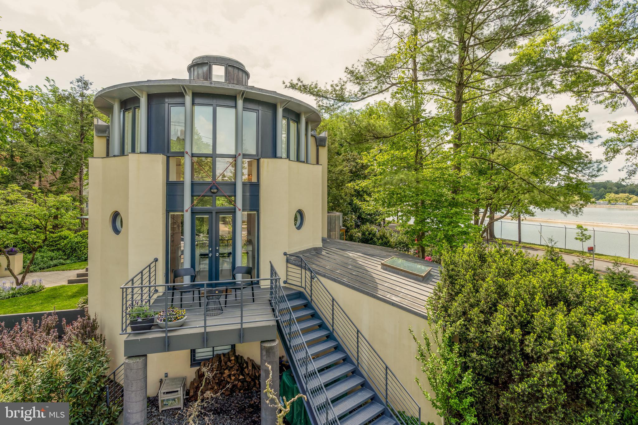 4770 Reservoir Road Northwest Washington, DC 20007 - Photo 5 of 50 Iconic domed side with skylight and water views