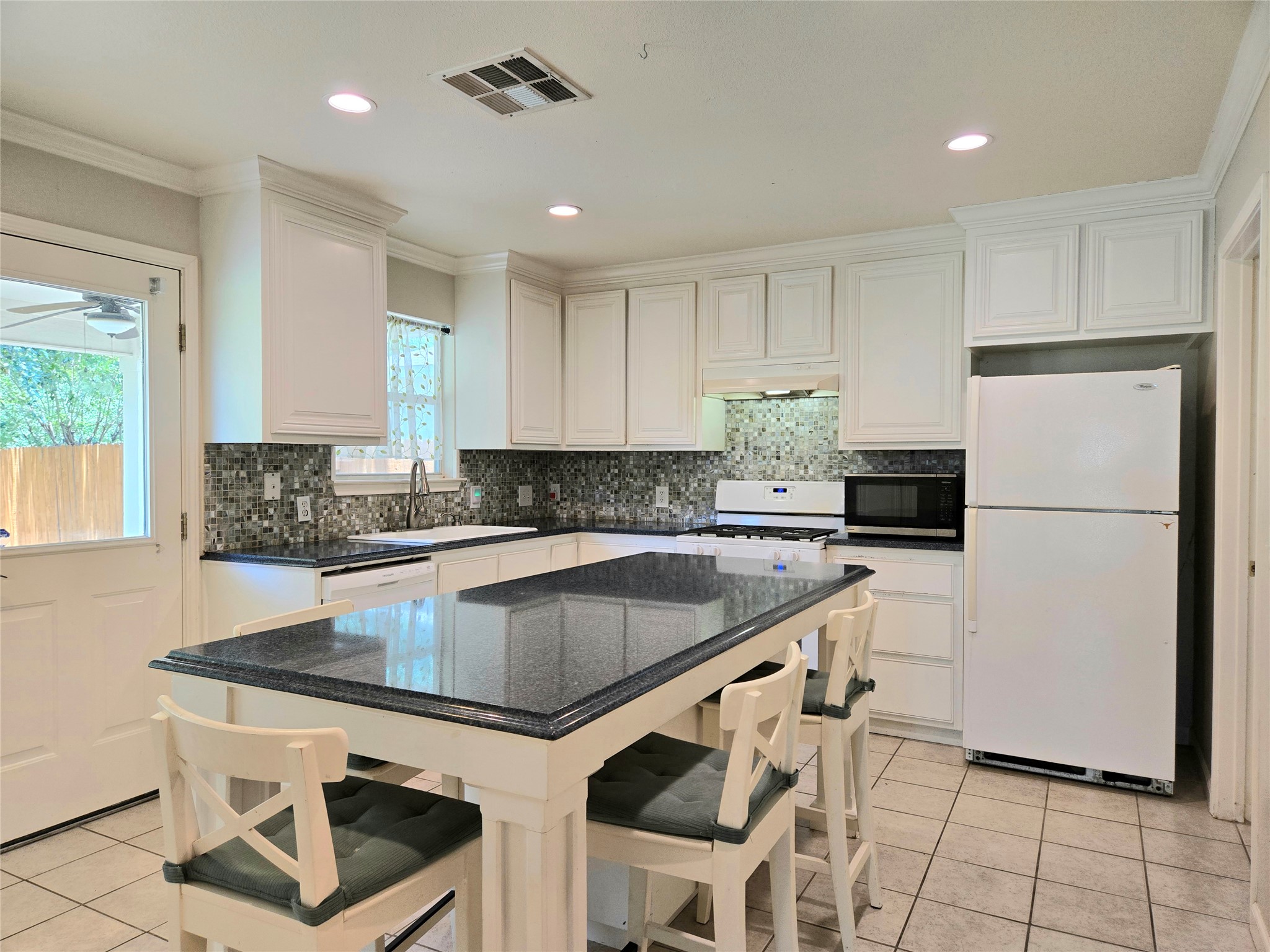 809 Sheraton Avenue Austin, TX 78745 - Photo 8 of 27