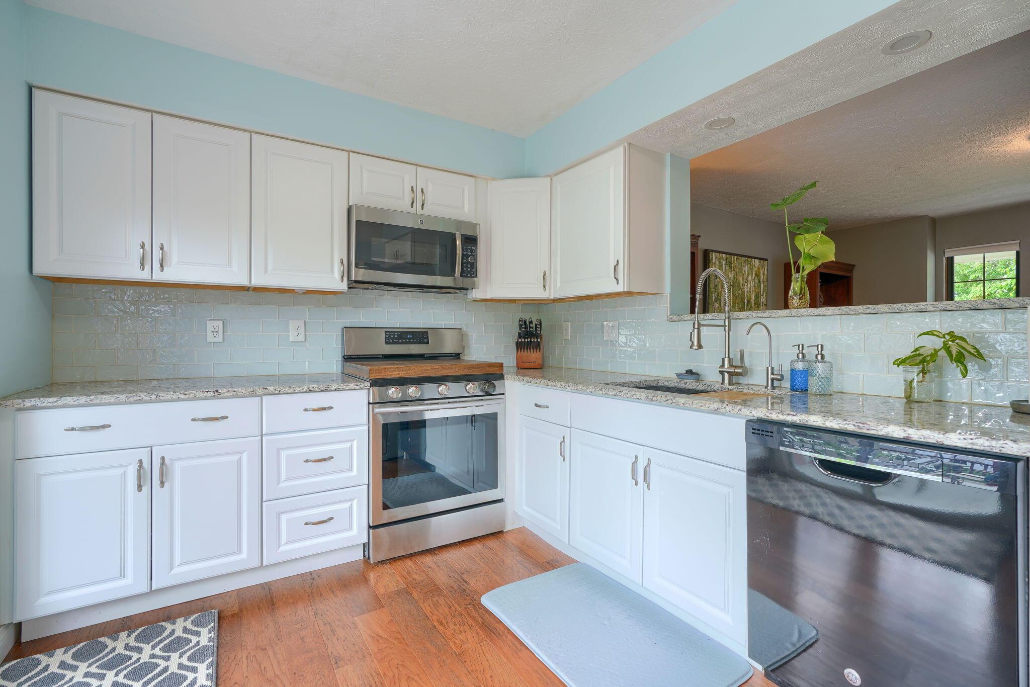 5389 Spring Hill Road Grove City, OH 43123 - Photo 12 of 40 Kitchen