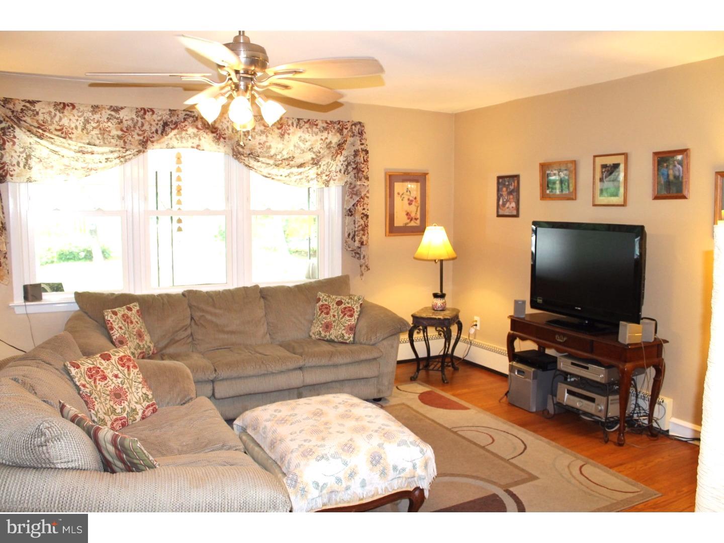 1526 East Butler Pike Ambler, PA 19002 - Photo 4 of 22 Living Room