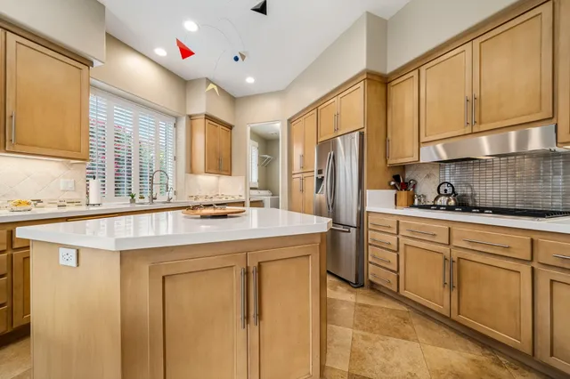 $1,000,000 | 65 Laken Lane, Palm Desert, CA 92211