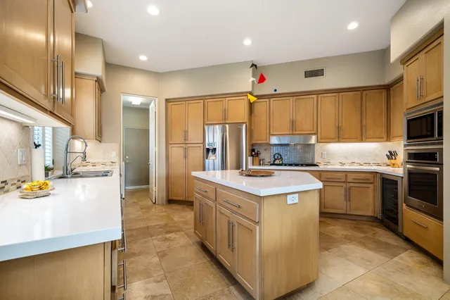 $1,000,000 | 65 Laken Lane, Palm Desert, CA 92211