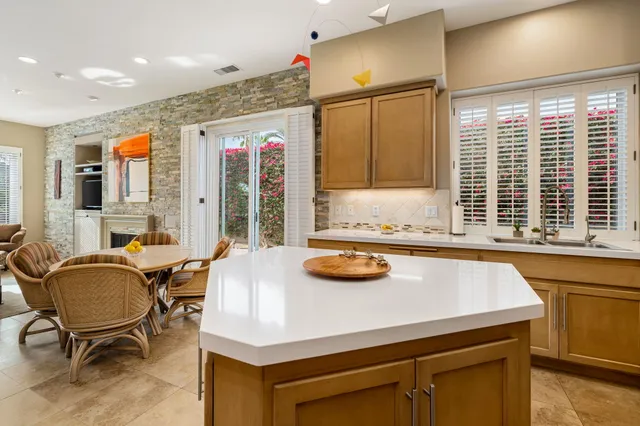 $1,000,000 | 65 Laken Lane, Palm Desert, CA 92211