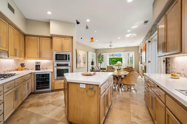 $1,000,000 | 65 Laken Lane, Palm Desert, CA 92211
