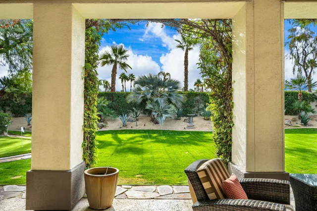 $1,000,000 | 65 Laken Lane, Palm Desert, CA 92211