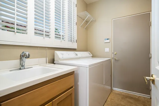 $1,000,000 | 65 Laken Lane, Palm Desert, CA 92211