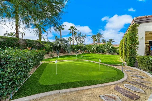 $1,000,000 | 65 Laken Lane, Palm Desert, CA 92211